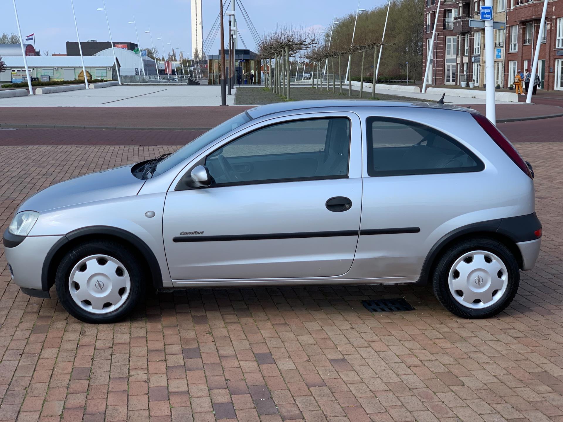 Opel Corsa - 1.2- 16V Comfort Easytronic 2001 Automaat - 2001 - Benzine ...