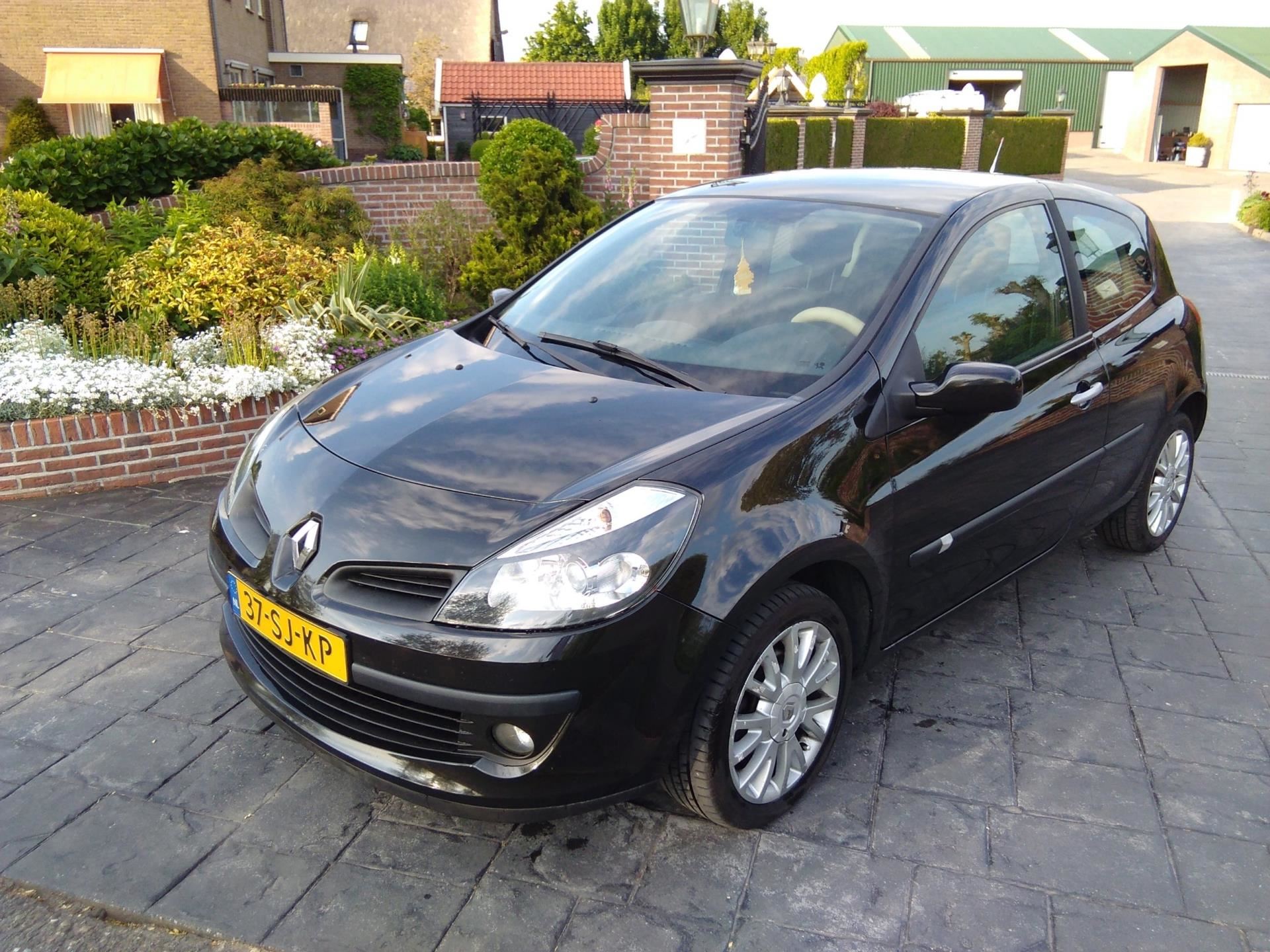 Renault Clio 1.4 16V Dynamique Luxe Benzine uit 2006