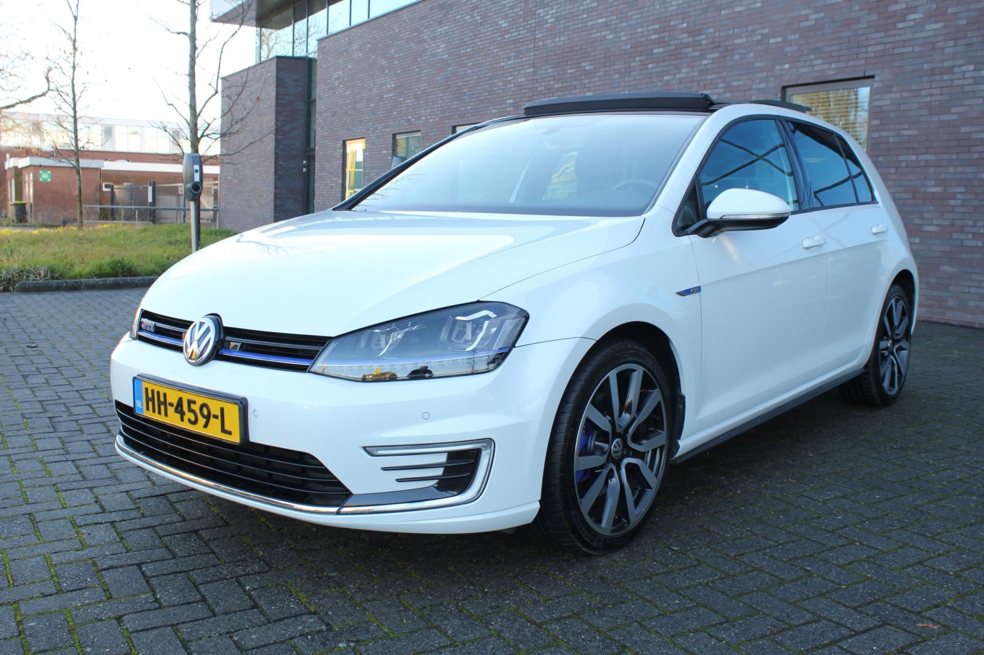 Oeganda achter keten Volkswagen Golf - 1.4 TSI GTE panoramadak Automaat,parelmoer wit Hybride  uit 2015 - www.garageautoflex.nl