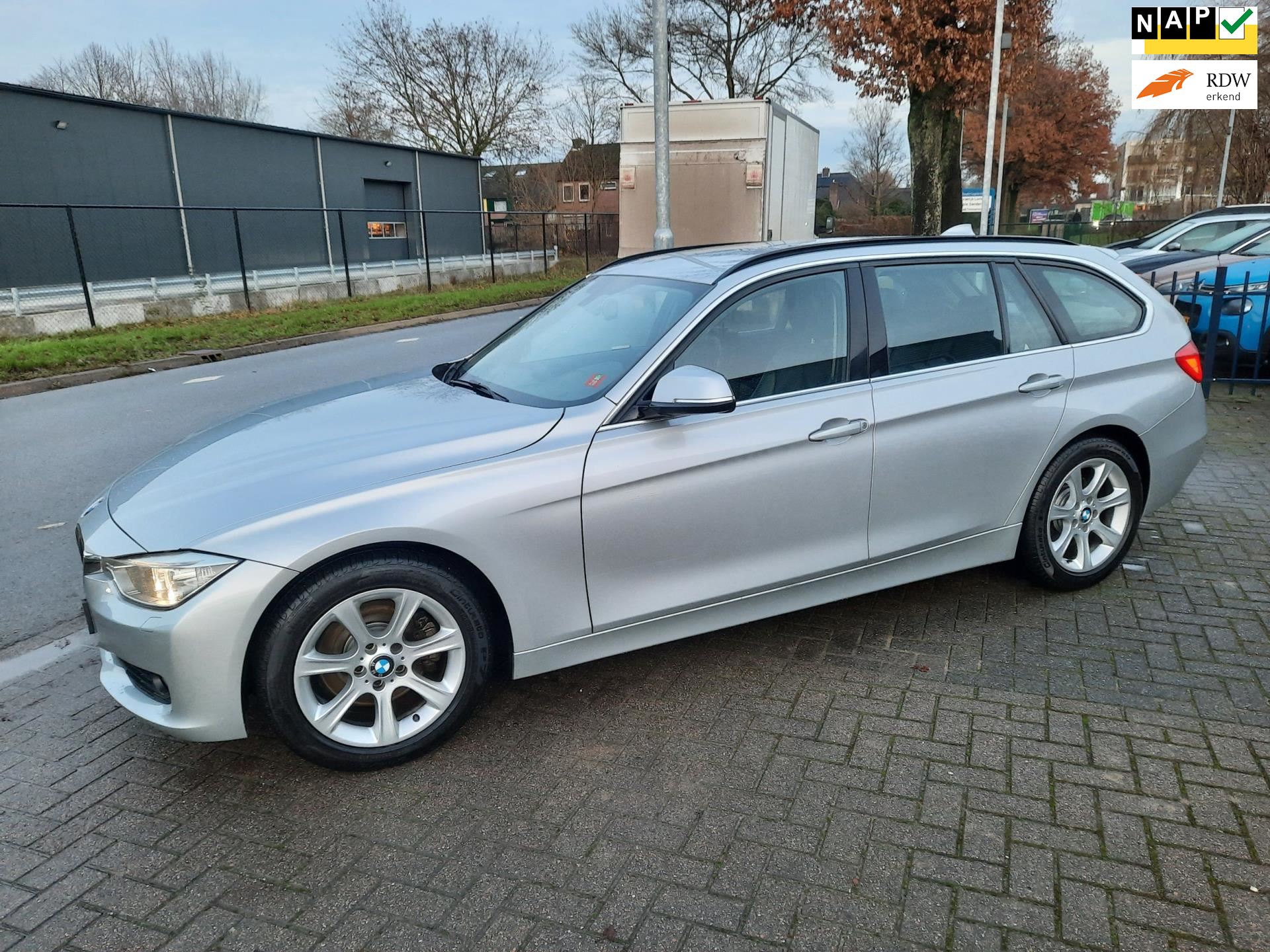 puur Methode briefpapier BMW 3-serie Touring - 328i Upgrade Edition Benzine uit 2012 -  www.vannoortautos.nl