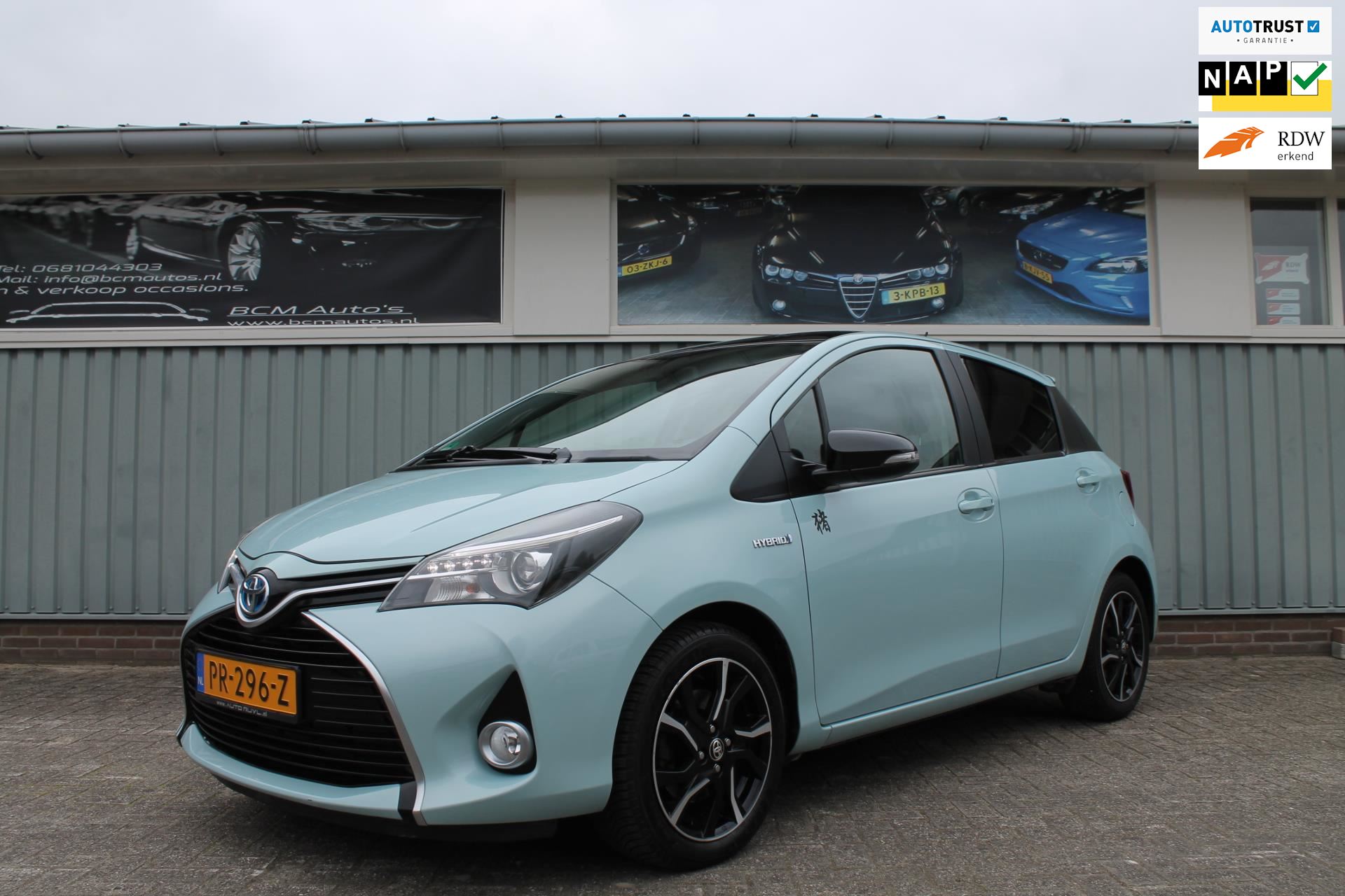 Toyota Yaris - 1.5 Hybrid Dynamic Limited Aqua Edtion Navi Automaat Clima Camera Keyless Dealer onderhouden Hybride 2015 - www.bcmautos.nl