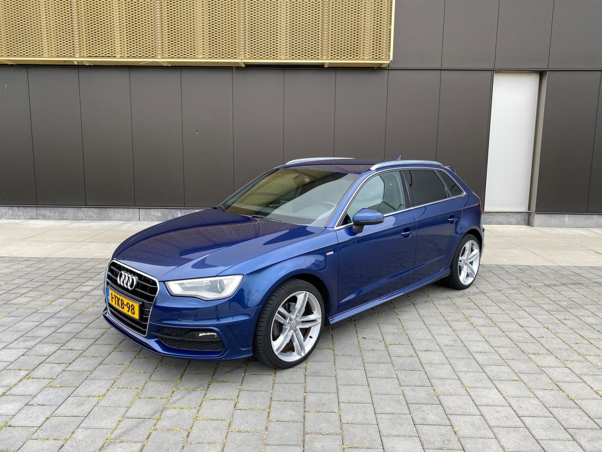 Audi Sportback - 1.4 Ambition S- Line g- tron Benzine uit 2014 -