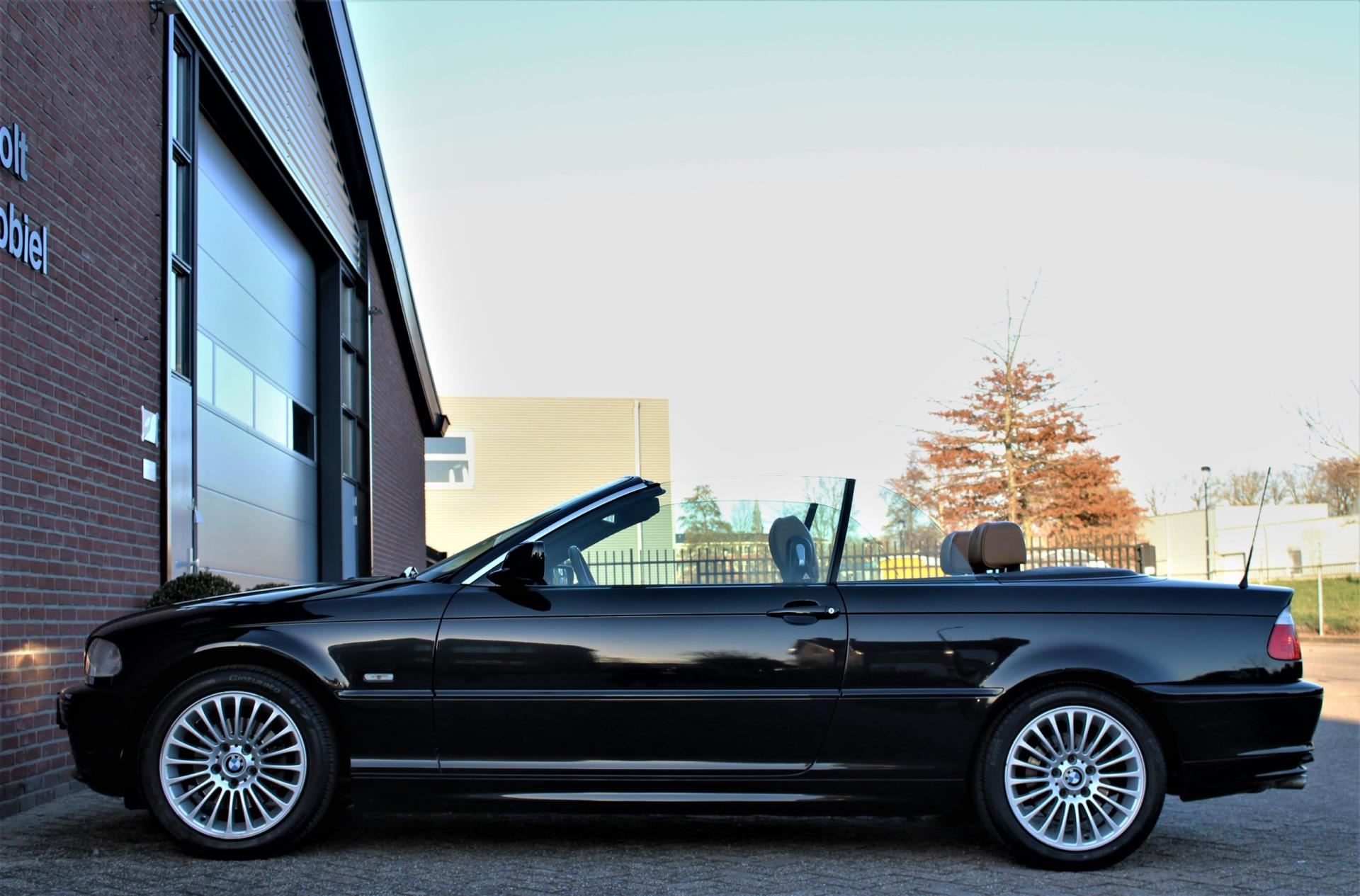 BMW 3-serie Cabrio - 320Ci Executive, incl. EUR 2000,- onderhoud, Kardon, Hardtop, Youngtimer Benzine uit 2002 - www.bookholt-automobiel.nl