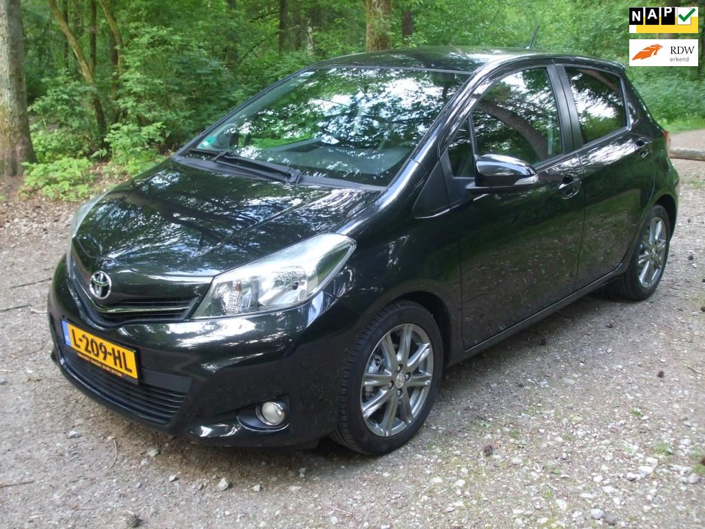 Toyota Yaris - 1.3 VVT- i Dynamic 5 drs zwart 93 dkm Benzine uit 2012 - www.hubersauto.nl