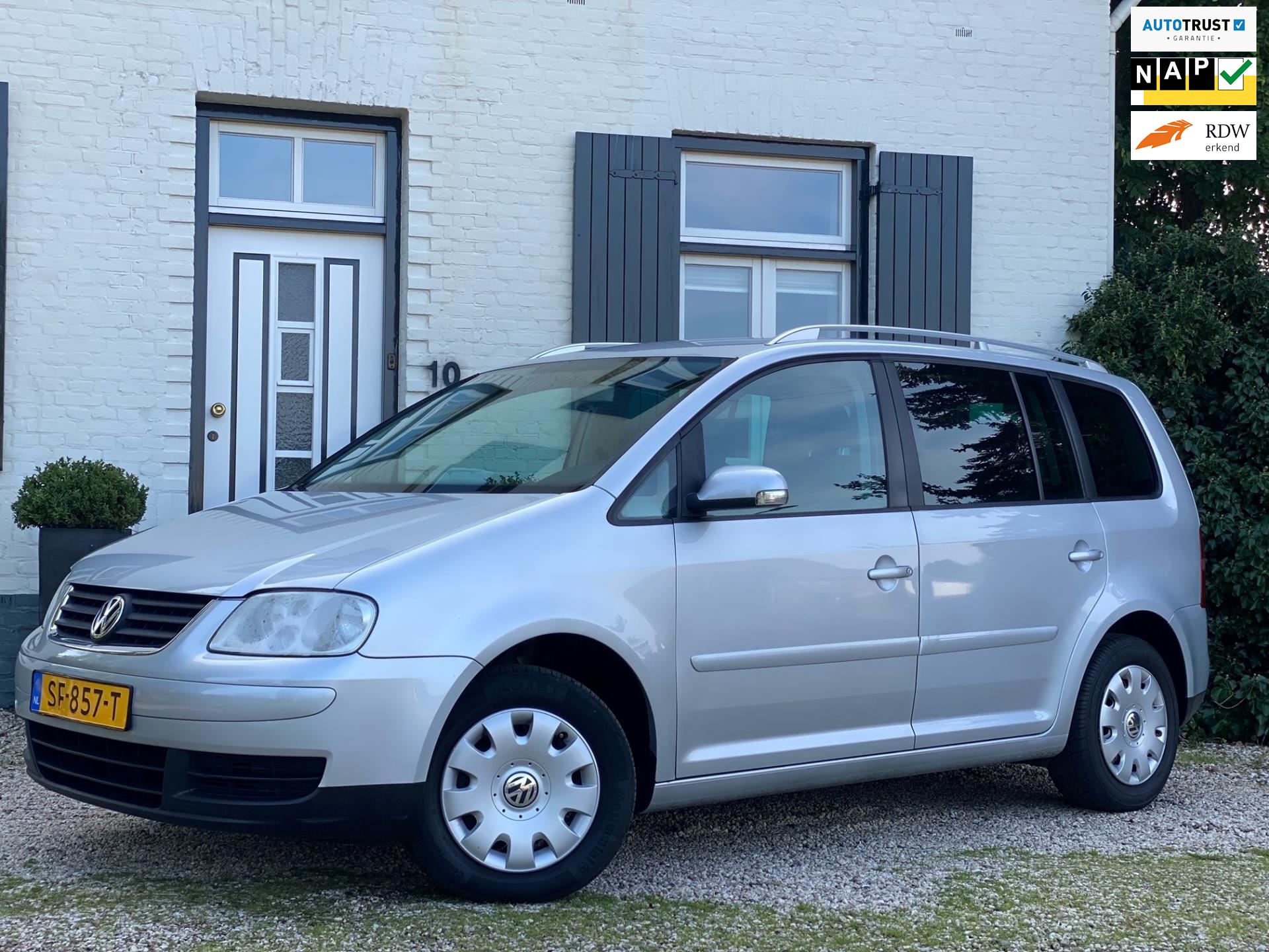Volkswagen Touran occasion - M.T.  Cars & Carcleaningcenter