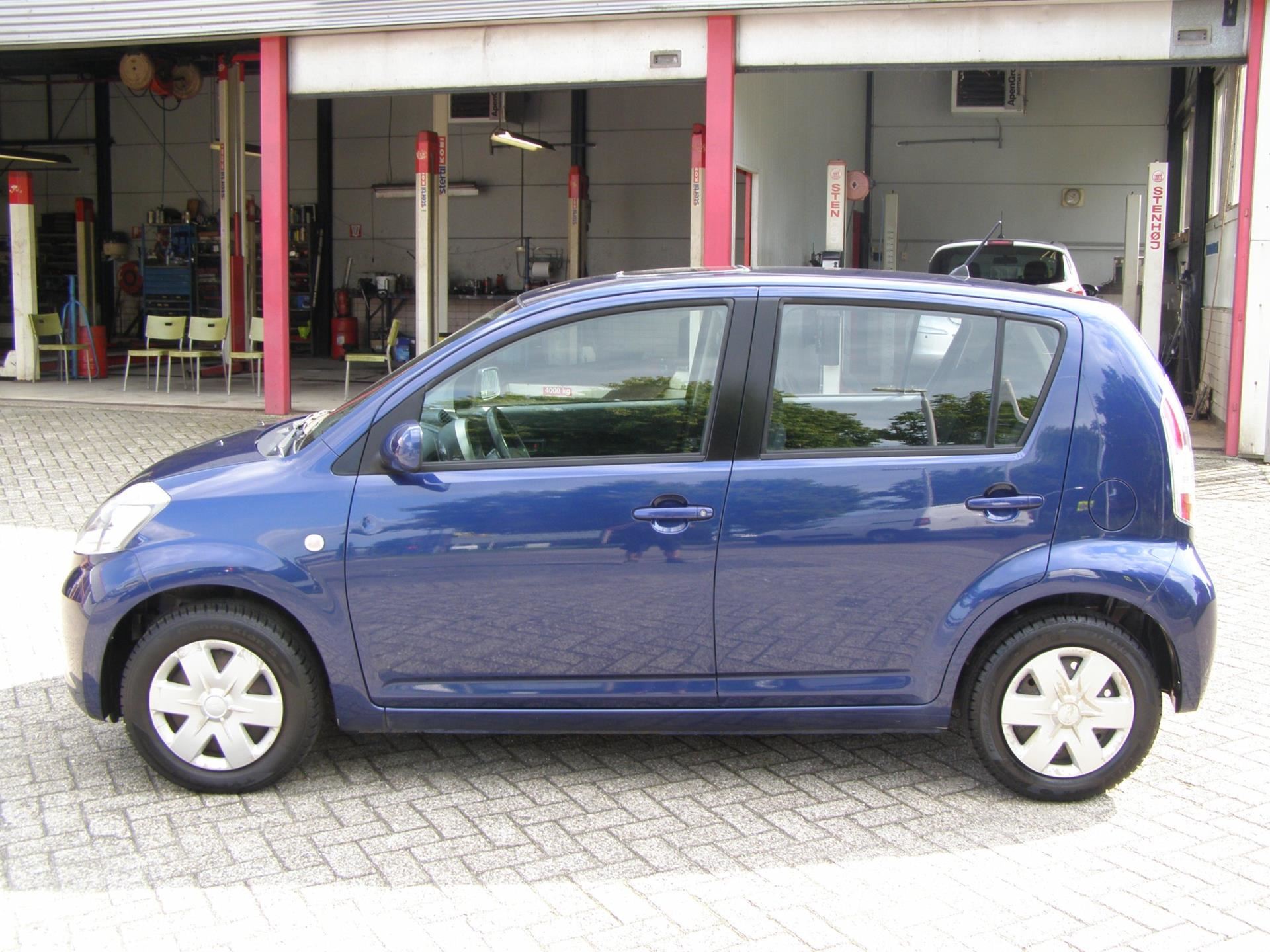 Daihatsu sirion 2