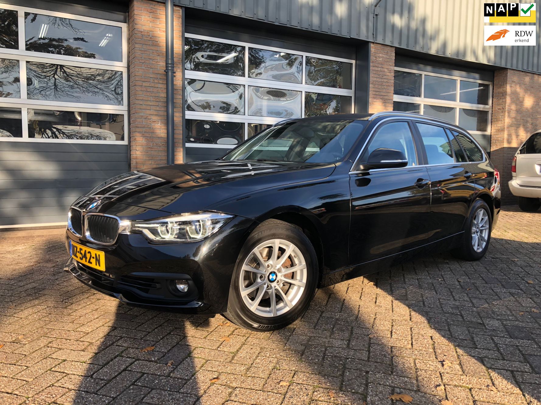 donor Neem de telefoon op Bemiddelaar BMW 3-serie Touring - 318i Executive Automaat Benzine uit 2017 -  www.drostautobedrijf.nl