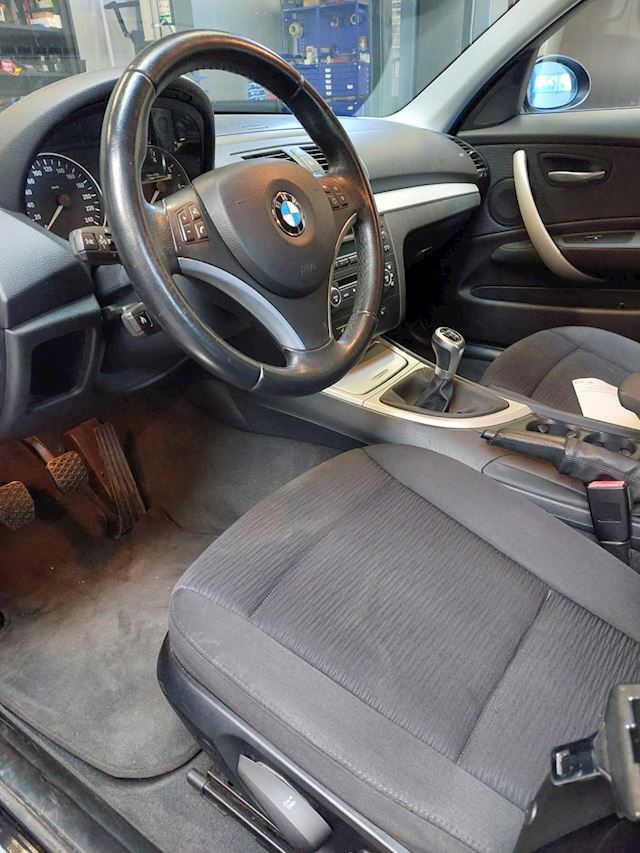 BMW 1-Serie 1-serie 116i High Executive LET OP TIK IN MOTOR !!