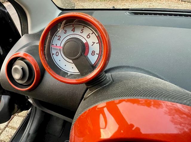 Toyota Aygo 1.0 VVT-i Dynamic Orange ,airco, flippers op stuur
