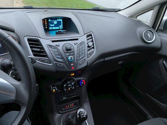 Ford Fiesta 1.0 Style / trekhaak / stoelverwarming / airco / 
